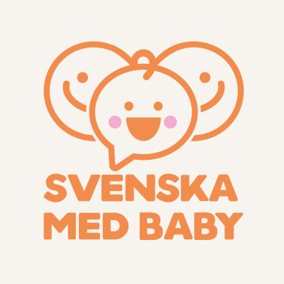 Svenska med baby ኣራንሺ ኣርማ ኣብ ቢጅ ድሕረ ባይታ።